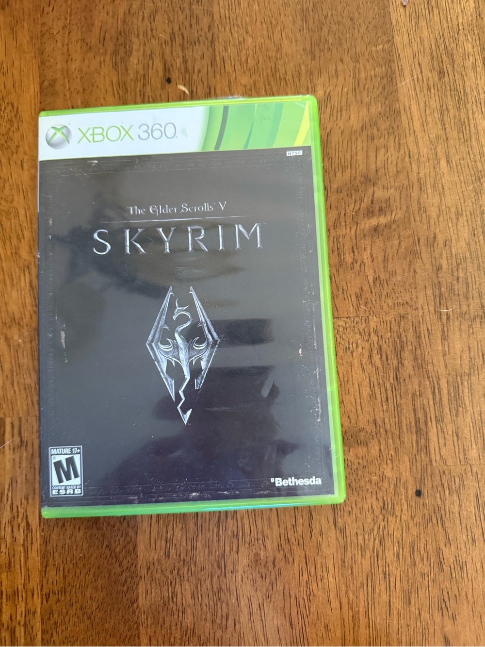 The Elder Scrolls V: Skyrim for Xbox 360 - Black & Green Case